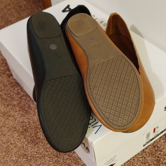 City Streets flats. Two pair. Size 5. - Picture 2 of 7